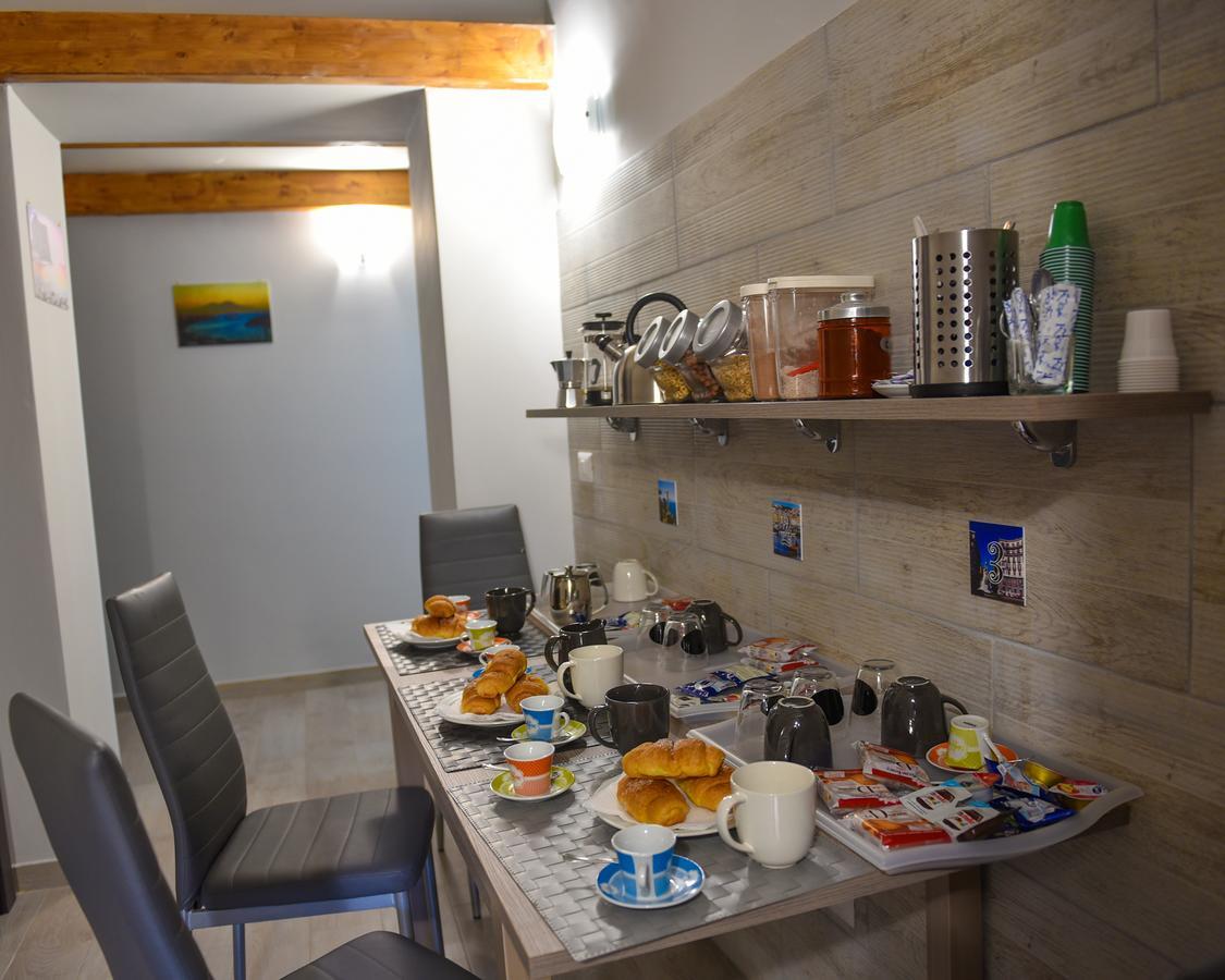 Famigi Bed and Breakfast Neapel Exteriör bild